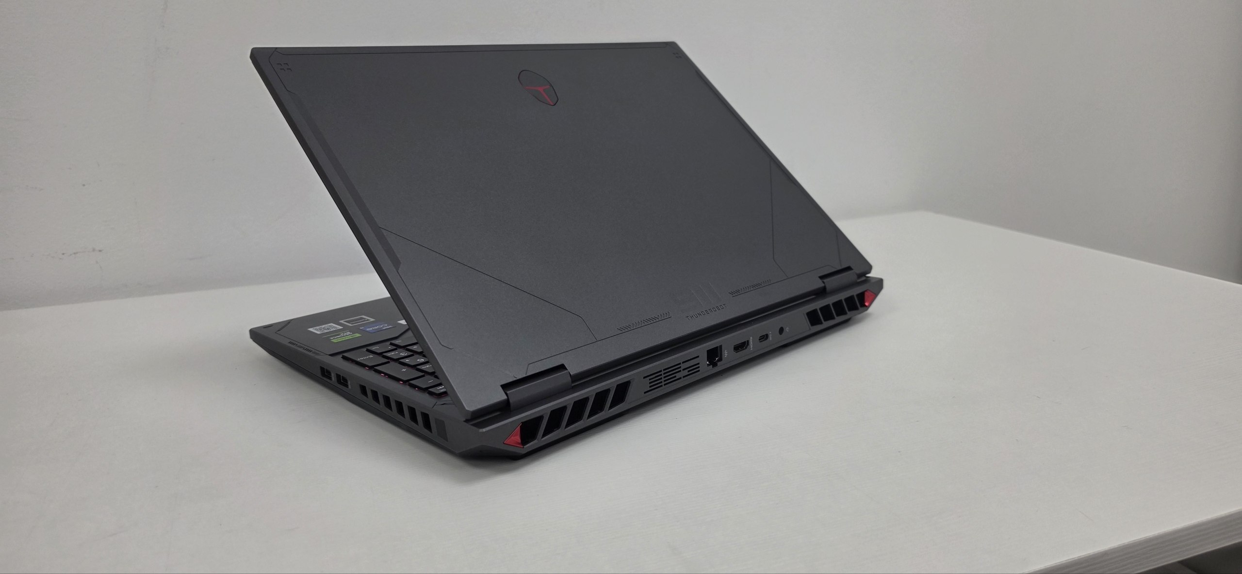 Игровой ноутбук Thunderobot R16 16" Intel Core i9-13900HX RTX 5070 Ti 16 GB DDR5 1 TB SSD
