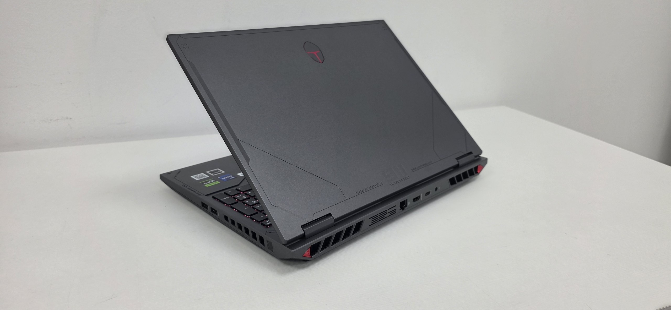 Игровой ноутбук Thunderobot R16 16" Intel Core i9-13900HX RTX 5070 Ti 16 GB DDR5 1 TB SSD 1