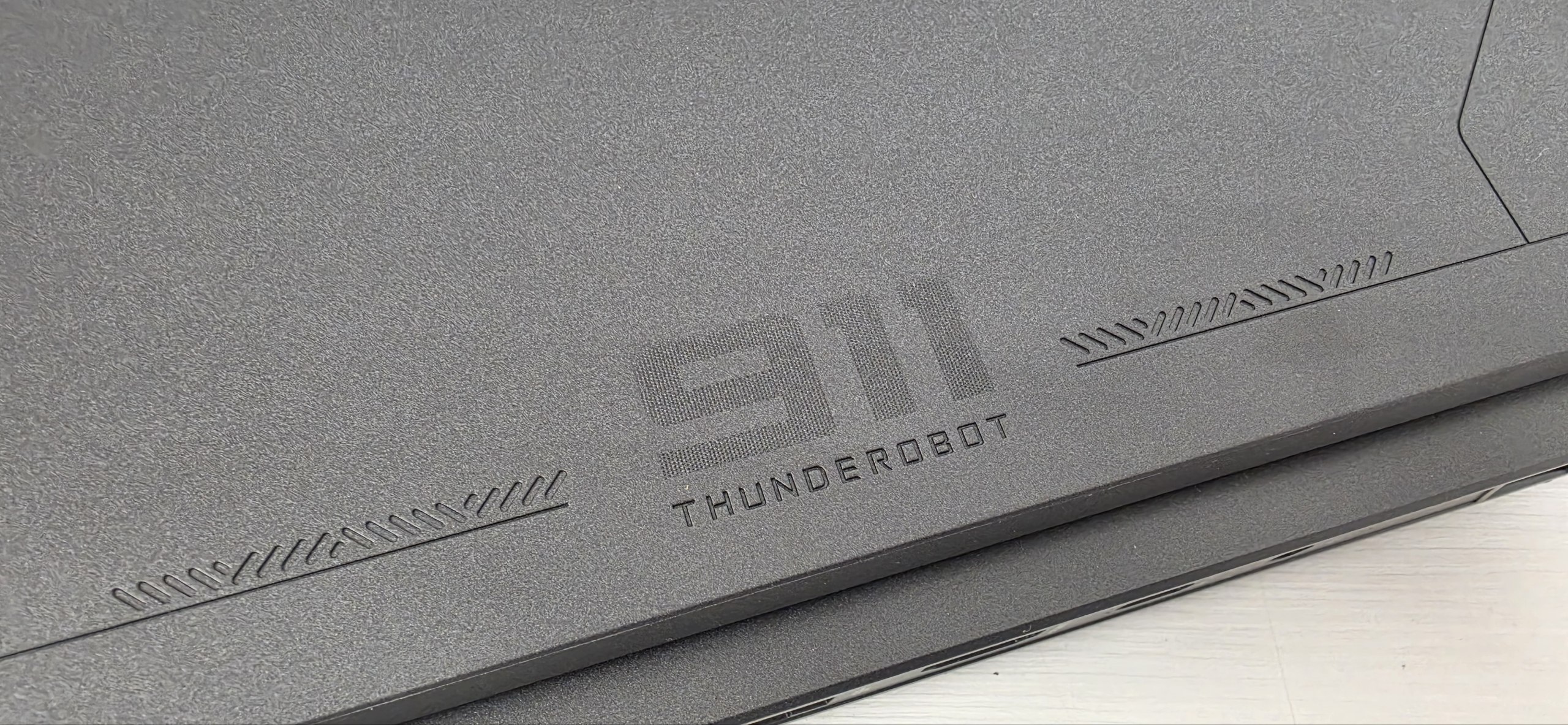 Игровой ноутбук Thunderobot R16 16" Intel Core i9-13900HX RTX 5070 Ti 16 GB DDR5 1 TB SSD 4