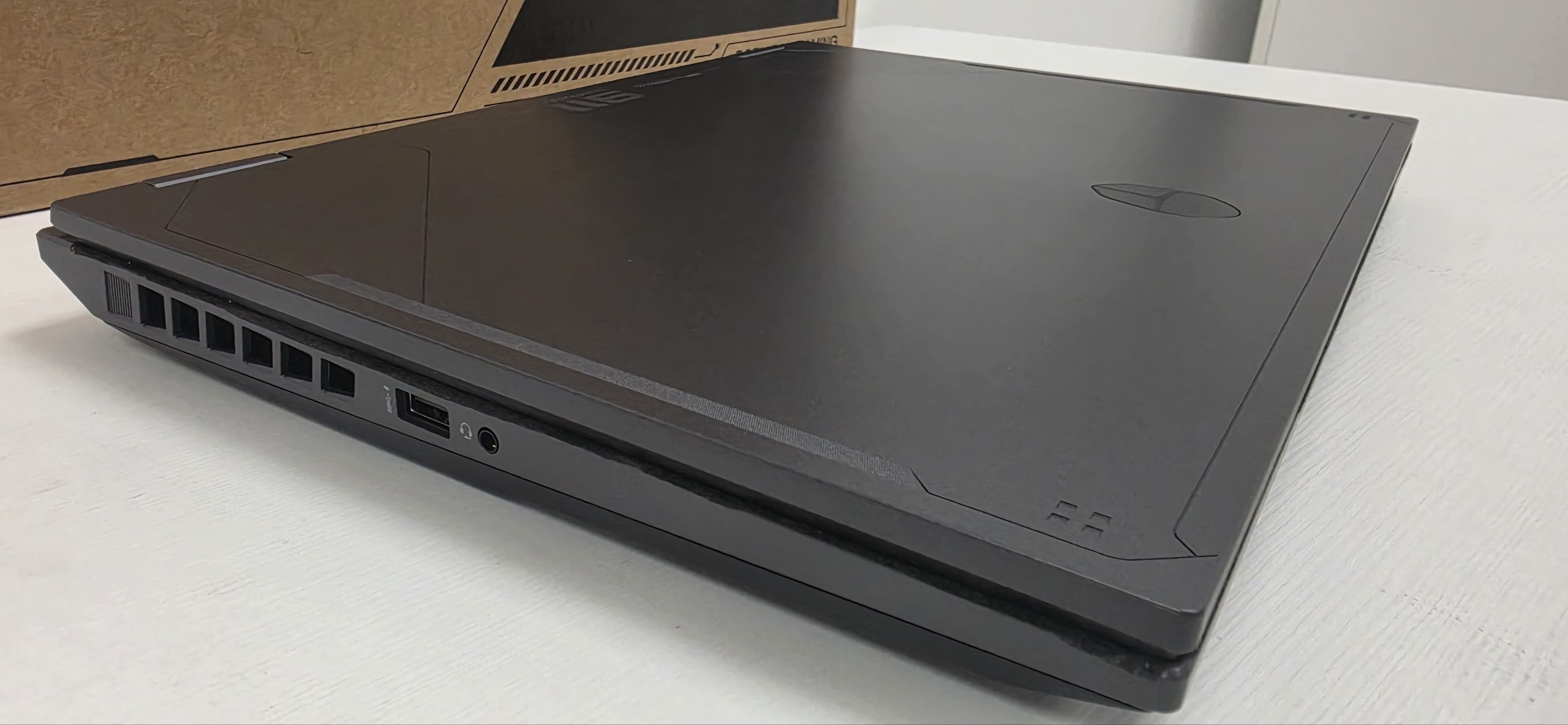 Игровой ноутбук Thunderobot R16 16" Intel Core i9-13900HX / RTX 5080 / 16 GB DDR5 / 1 TB SSD 5