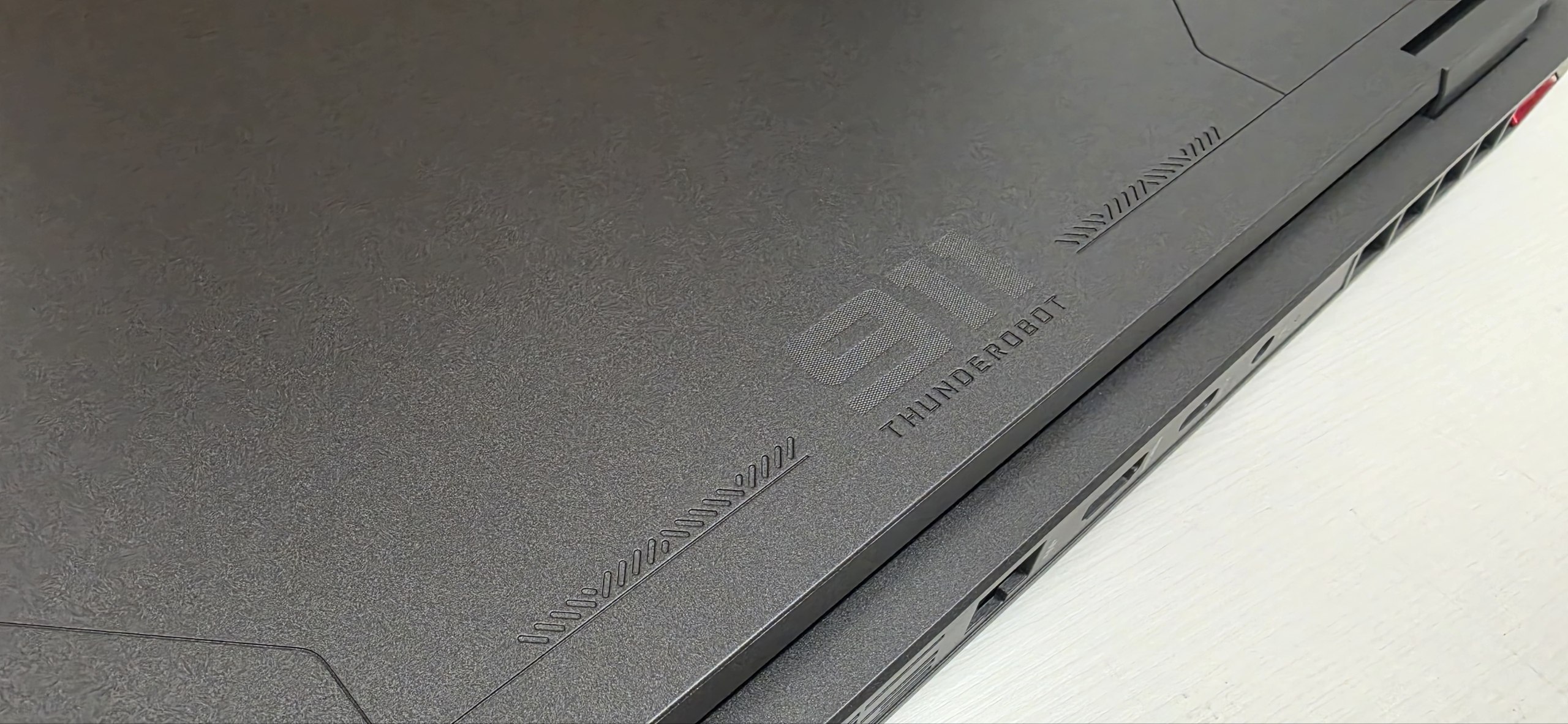 Игровой ноутбук Thunderobot R16 16" Intel Core i9-13900HX / RTX 5080 / 16 GB DDR5 / 1 TB SSD 7